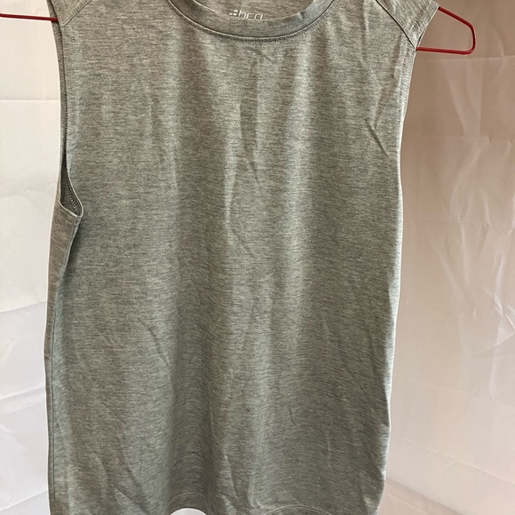Gray and Tie-Dye Sleeveless Tops - Picture 7 of 9